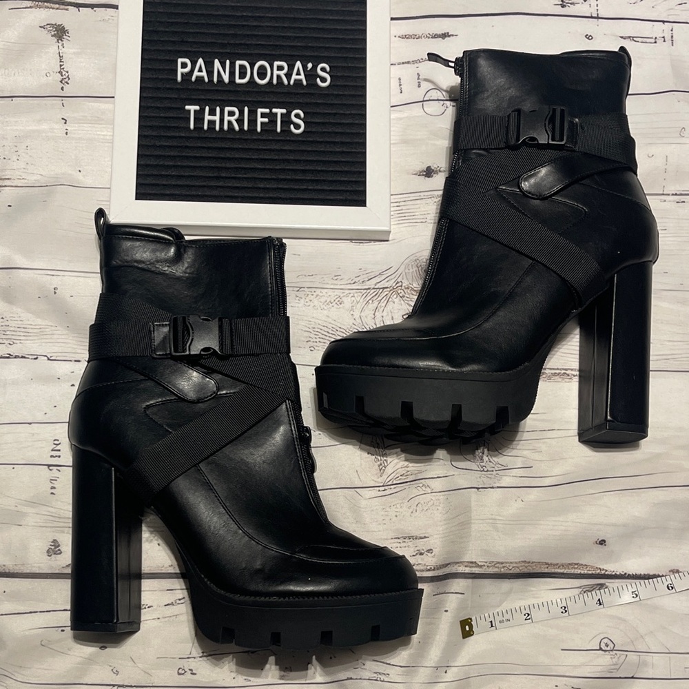 Camssoo Black Platform Combat boots Size 41 Like New